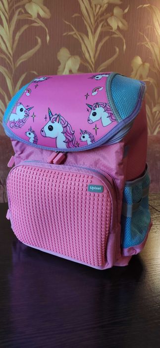 Продам школьный рюкзак для девочки.