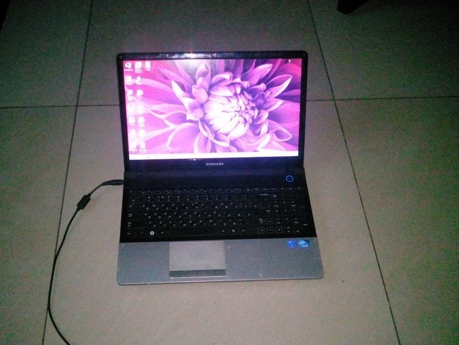 Ноутбук SAMSUNG NP300 4Gb OZU  500Gb  HDD