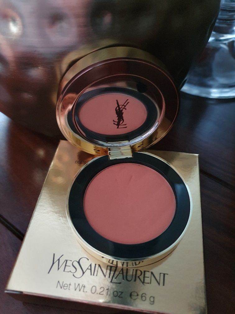 Yves Saint Laurent - róż do makijażu nr 57 Coral Clash