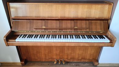 Pianino LEGNICA model 110A