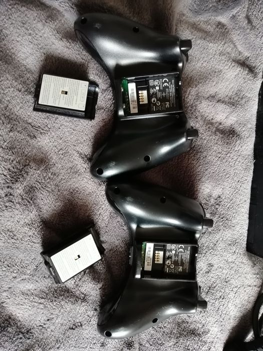 Xbox 360 E, 250 GB, Kinect, 2 pady, Wiedźmin 2, Kinect Sports, Tomb Ra