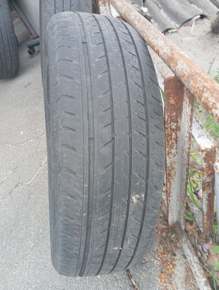 Продам резину б/у 225/60R 18