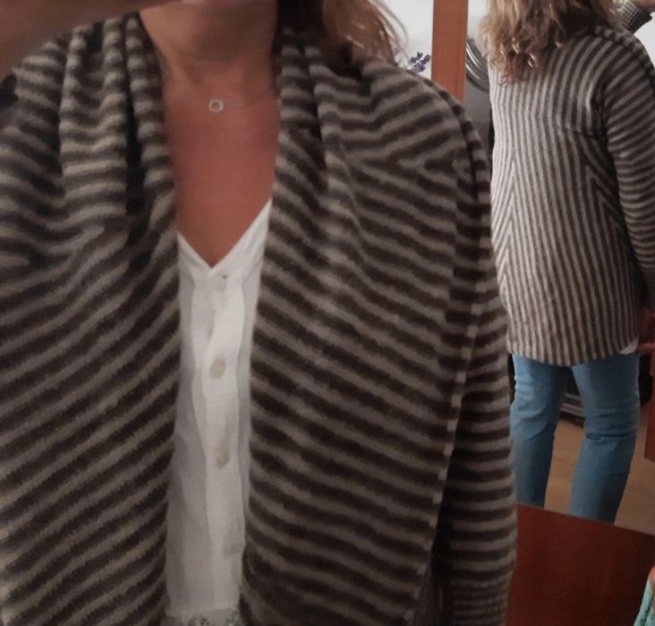 Casaco castanho num modelo muito giro