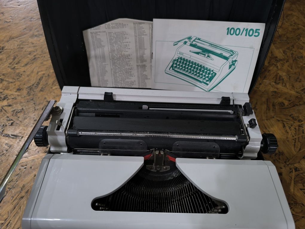 Stara zabytkowa maszyna do pisania Erika prl antyk