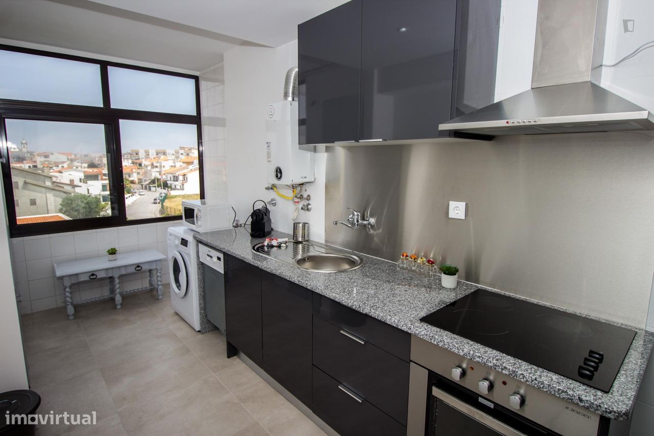 356414 - Quarto com cama de casal em...