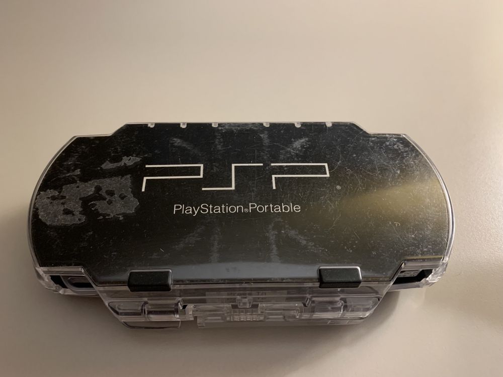 PSP 2000 чехол + 2 карты памяти