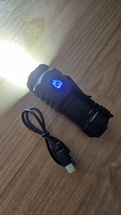 Mała taktyczna poręczna latarka 3x led USB-C stroboskop sos