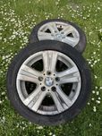Dwie felgi bmw z oponami zimowymi 16