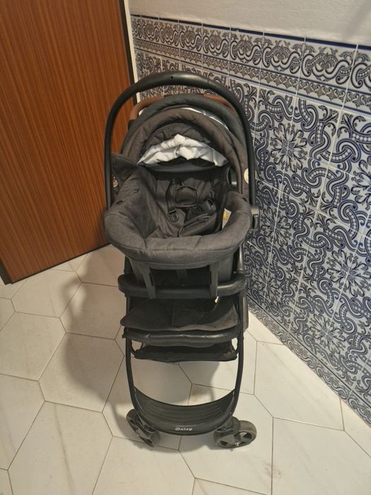 Carrinho, ovo e mala