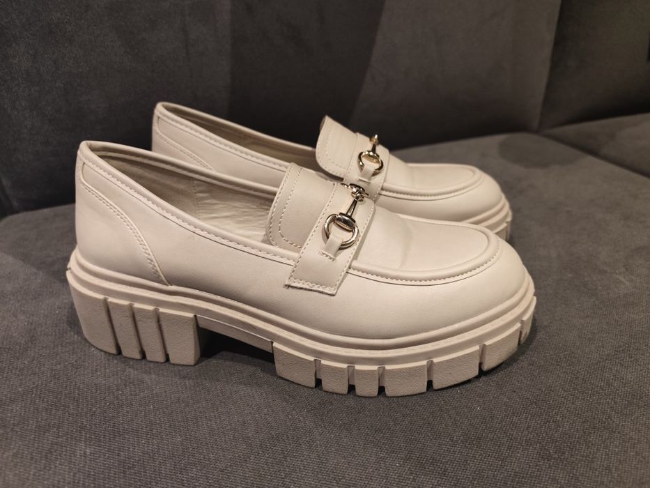 Mokasyny beżowe jasne nowe Sinsay 39 półbuty