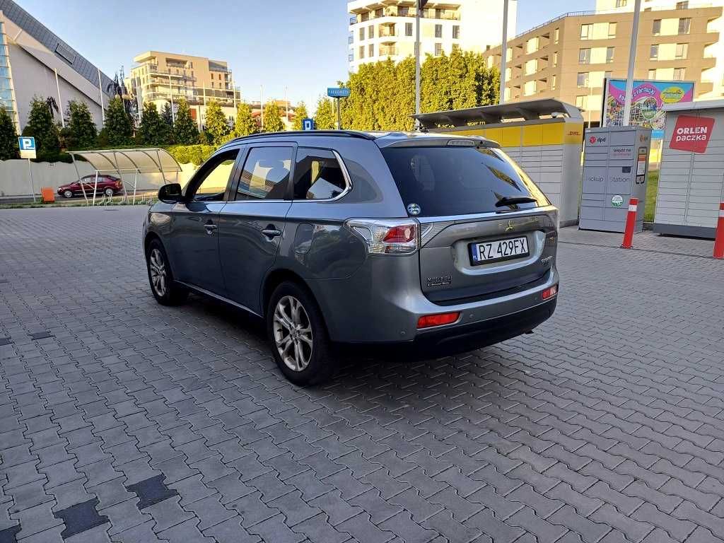 Outlander III 2.0 benzyna automat 7 osob skóra navi