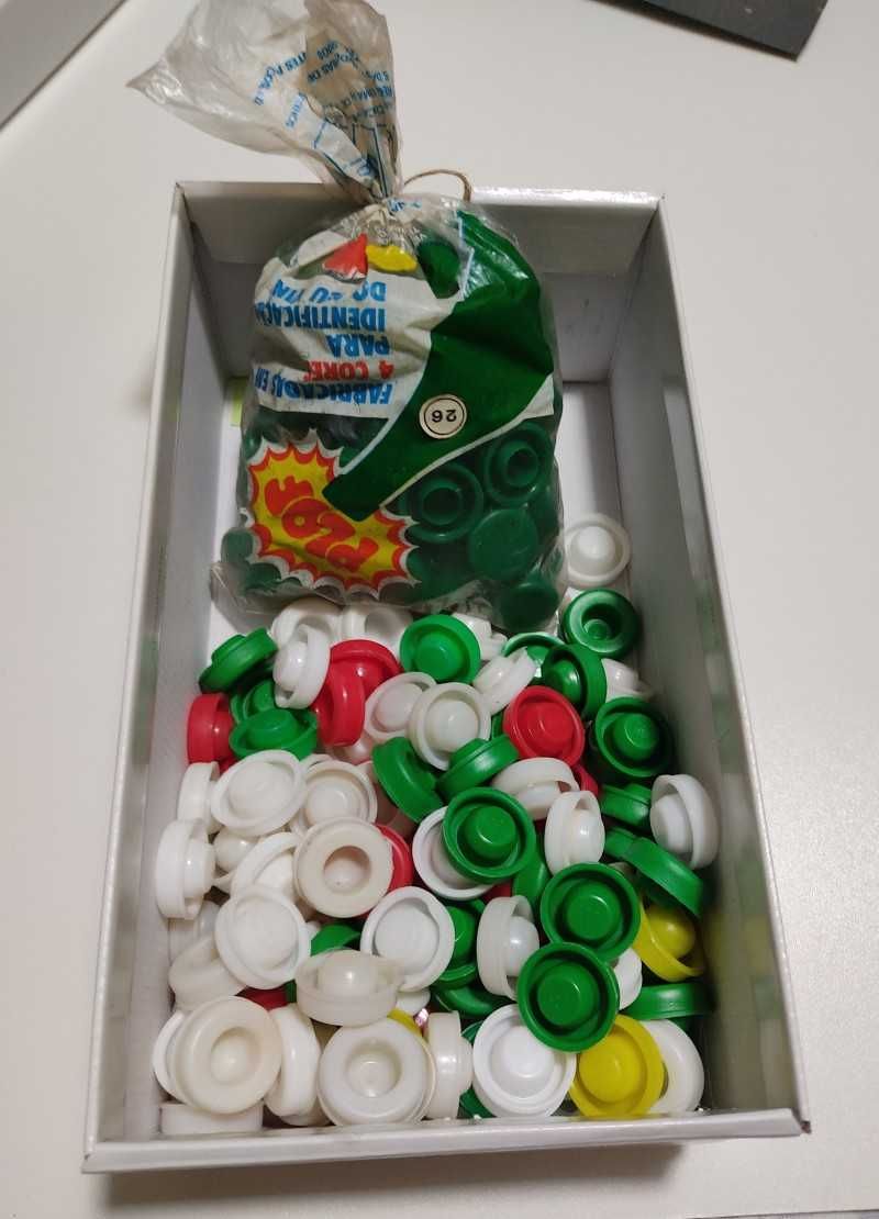 Material para encapsular garrafas de vinho