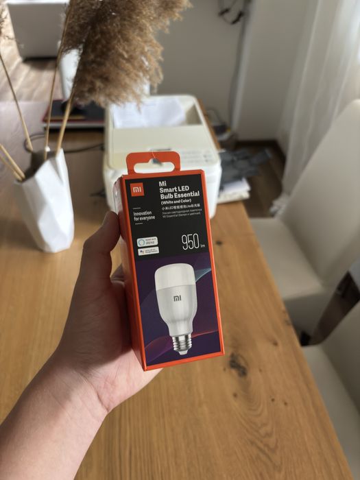 Żarówka Xiaomi Mi Smart LED Bulb Essential 950 lm RGB