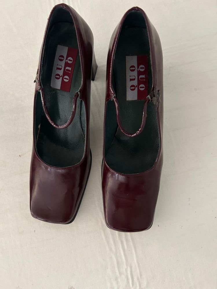Carteira e sapatos como novos
