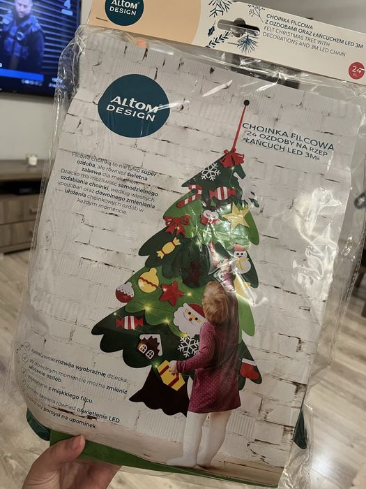 Choinka filcowa z dodatkami filcowymi i łańcuchem led 75x110 cm