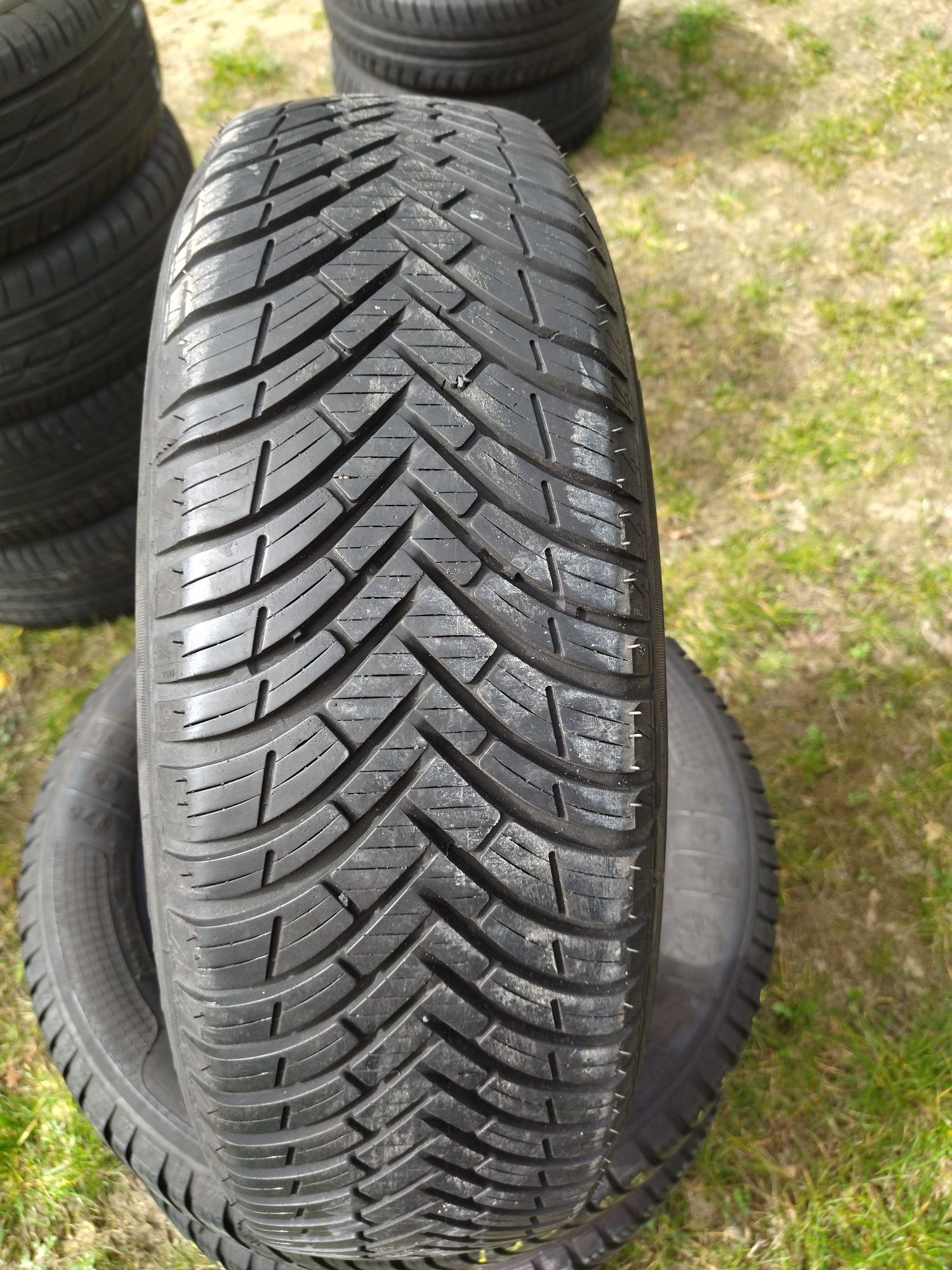 Opony wielosezonowe 175/65R15 Kleber