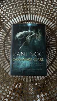 Cassandra Clare książka  „Pani noc - księga I”.