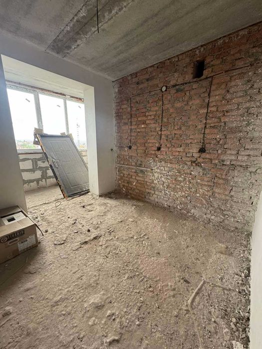 1к, новобудова біля парку і озера , мінімальне оформлення, поверх сер