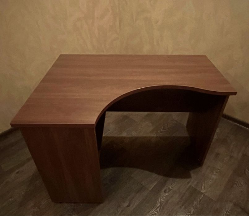 Письмовий стіл хорошої якості