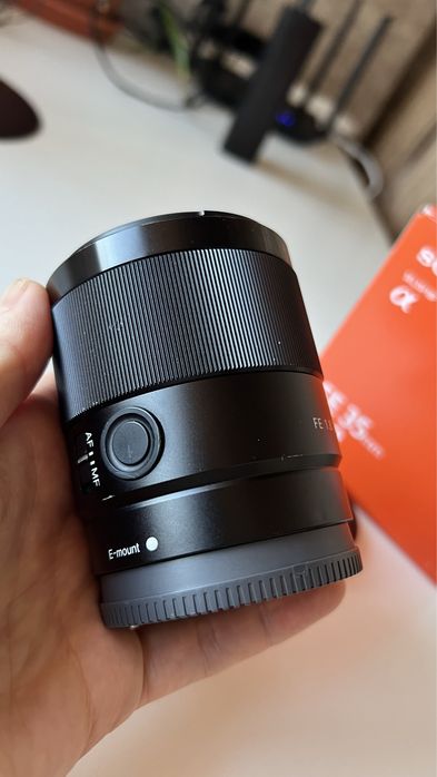 Обʼєктив Sony 35 mm f1.8