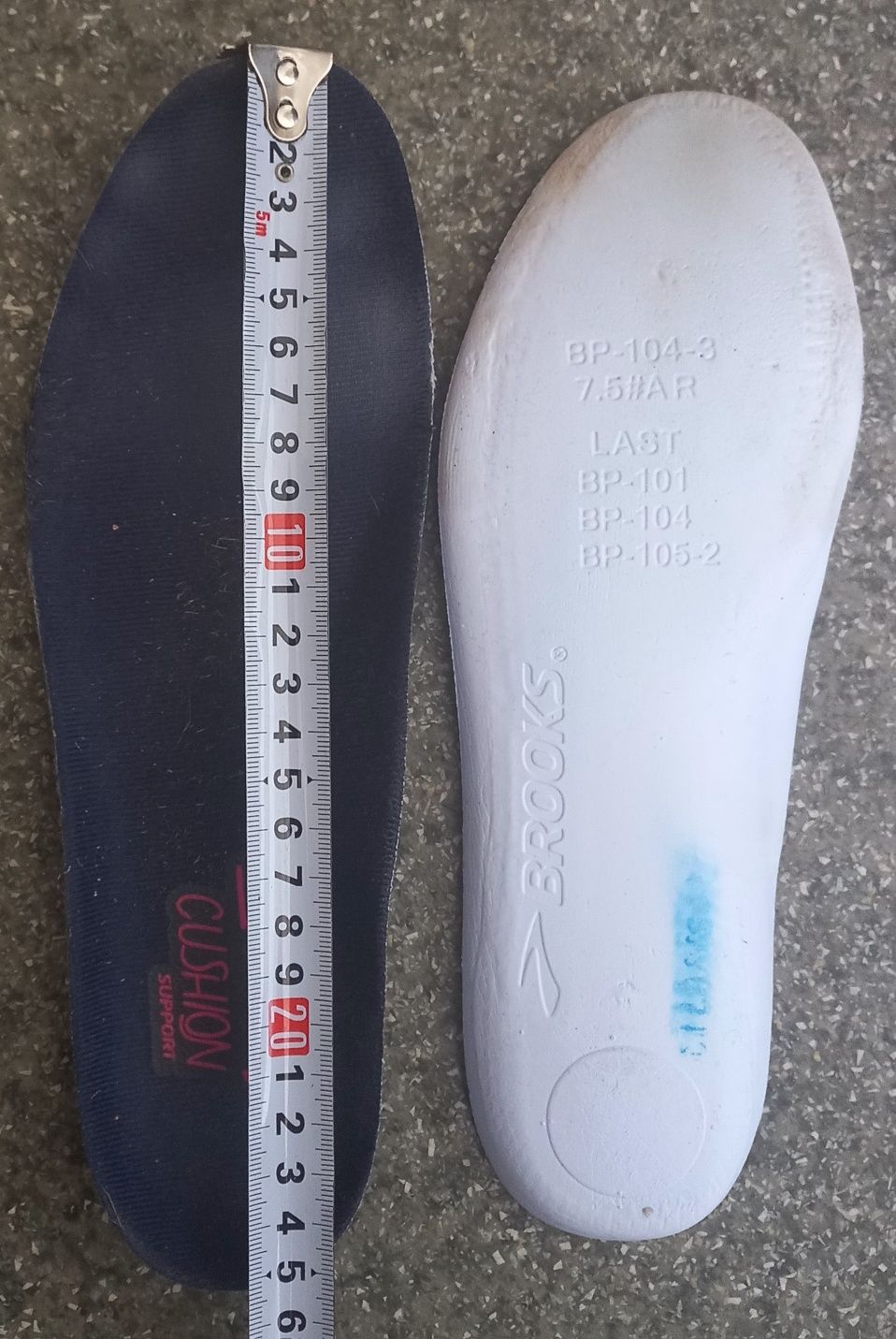 Бігові кросівки Brooks Adrenaline GTS 23 розмір 40.5