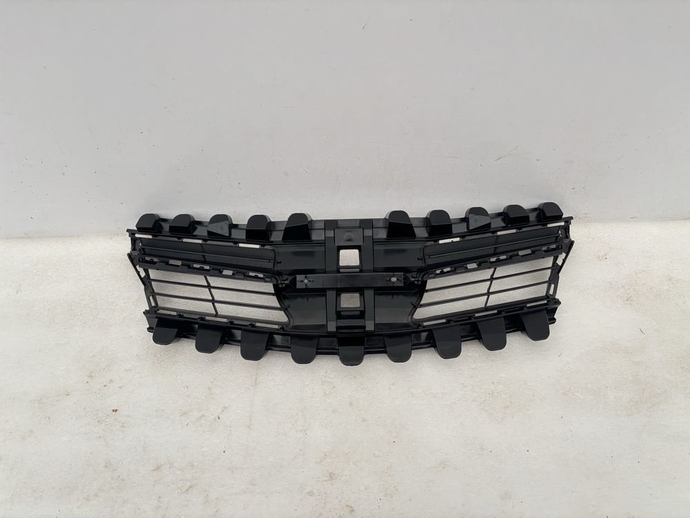 Toyota Verso lift 13-18 grill atrapa kratka zderzaka przód
