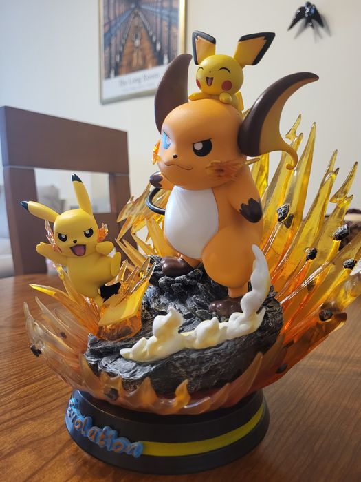 Estátua pokemon Pikachu e Raichu