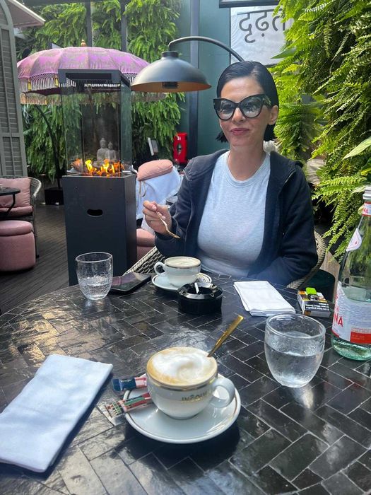 English chat in coffee shops Lisbon center