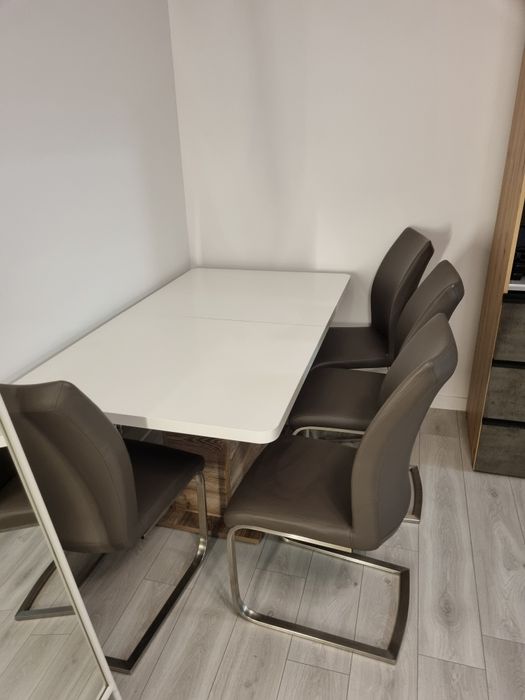 Stół rozkładany + 6 krzeseł