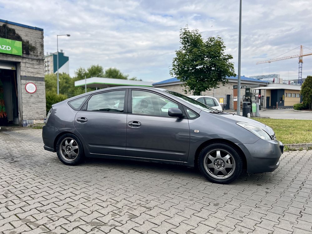 Samochód do Wynajęcia Wynajem Aut pod cele osobiste Prius Automat
