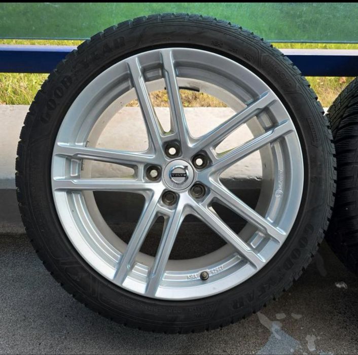 Диски Volvo r18 5/108+Зимові Шини v50 v60 v70 XC Ford Escape Kuga