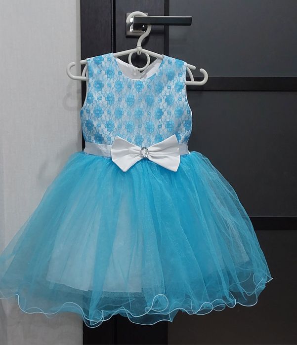 Святкова сукня дівчинці 3-4 рочки