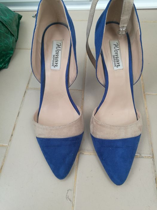 2 pares de sapatos de senhora