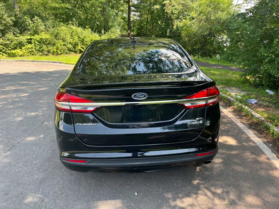 Ford Fusion Hybrid SE      2018