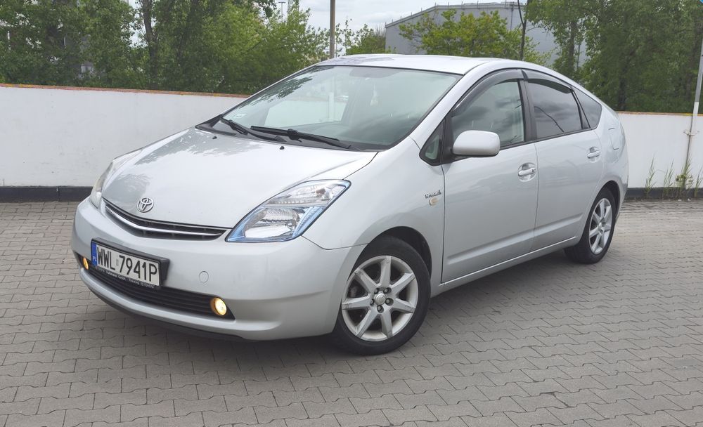 Toyota Prius ll benzyna/ hybrid, dobry stan.