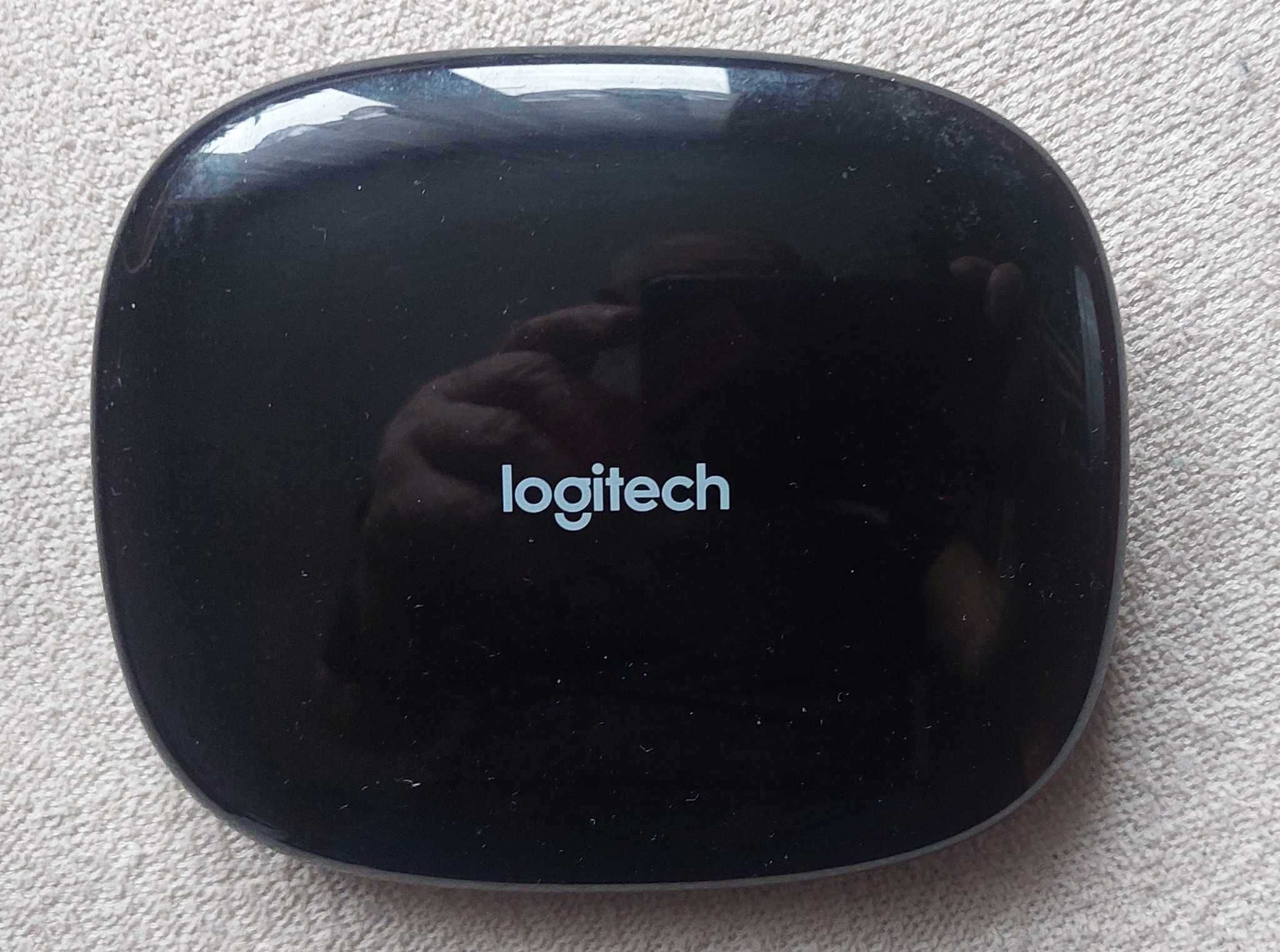 Pilot Logitech Harmony Companion