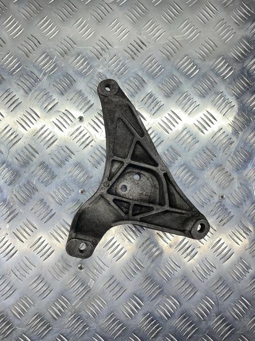 Лапа двигуна права BMW E39 Код:1062