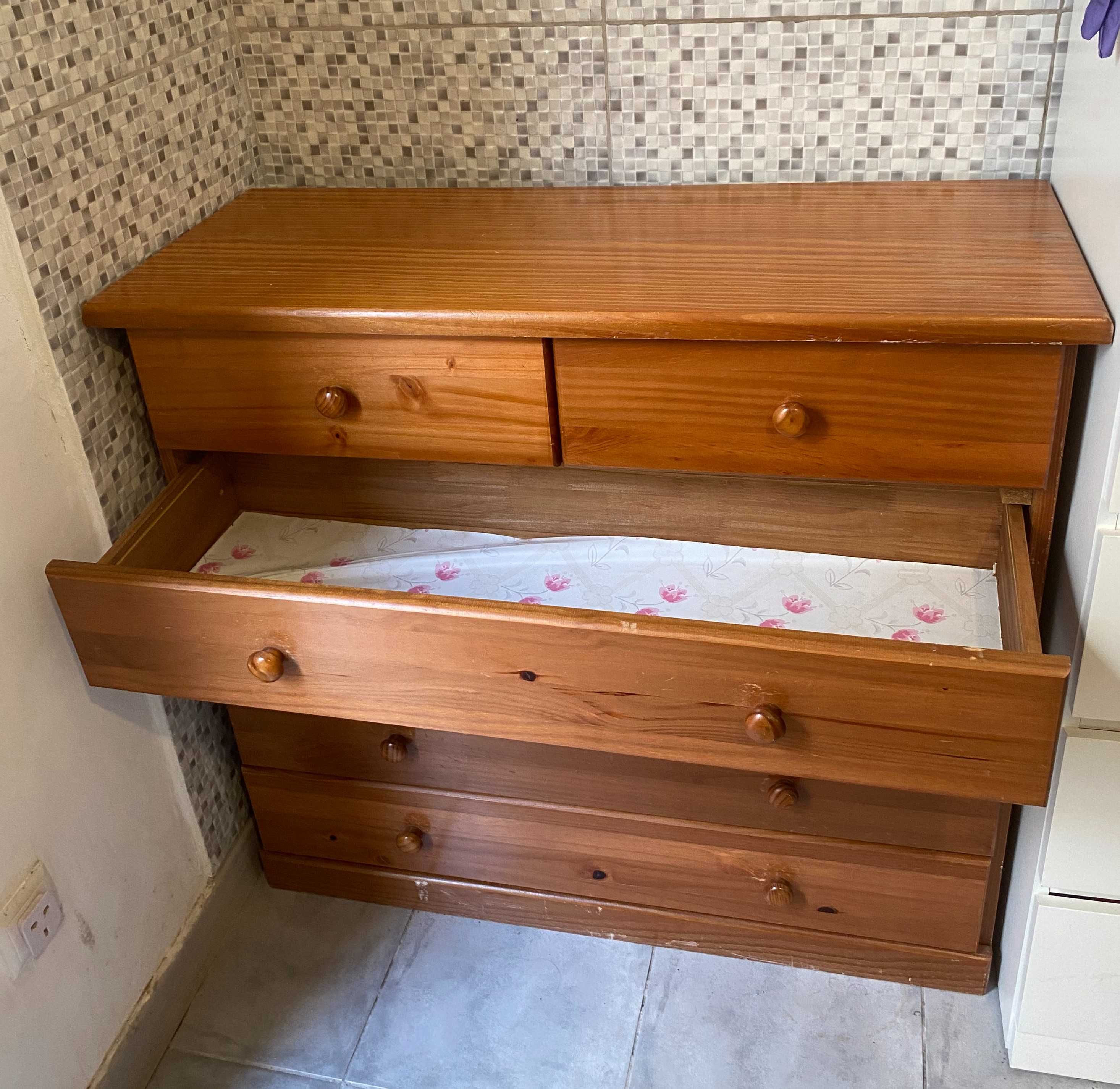 Móveis para quarto - Cama casal + colchão / Comoda / Mesa de cabeceira
