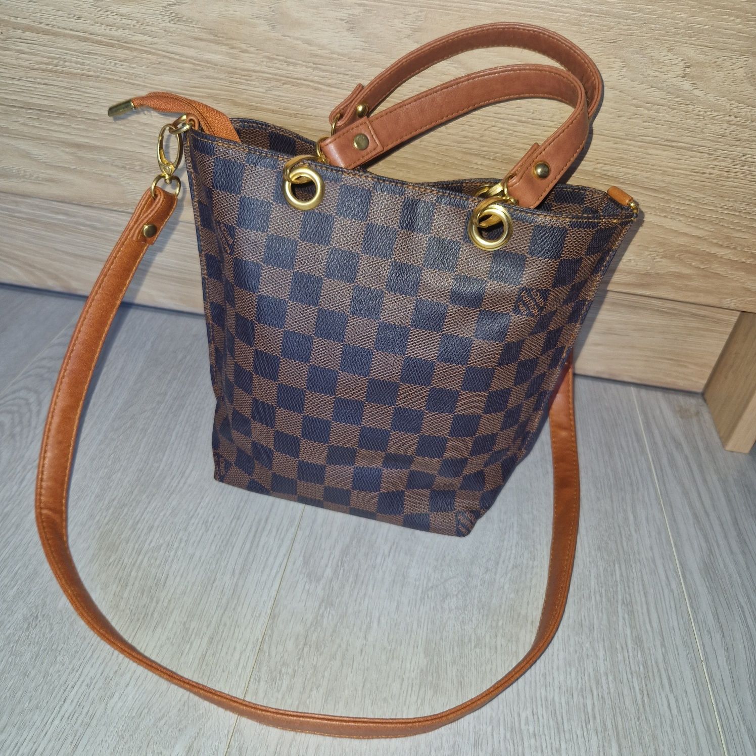 Louis Vuitton mała torebka kufer listonoszka klasyczna