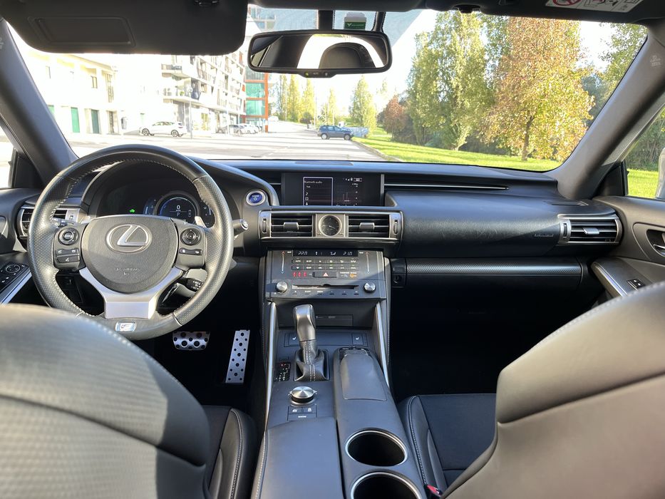Lexus is300h F Sport - (Nacional)