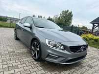 Volvo V60 R-Design czarny sufit cyfrowe zegary niski przebieg