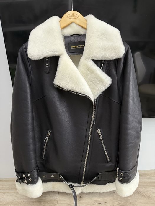 Шкіряна з натуральним хутром дублянка