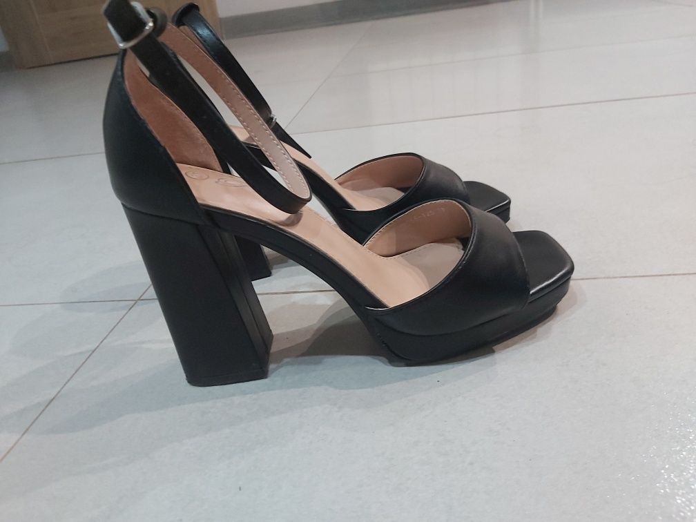 Damskie buty Renee rozmiar 37