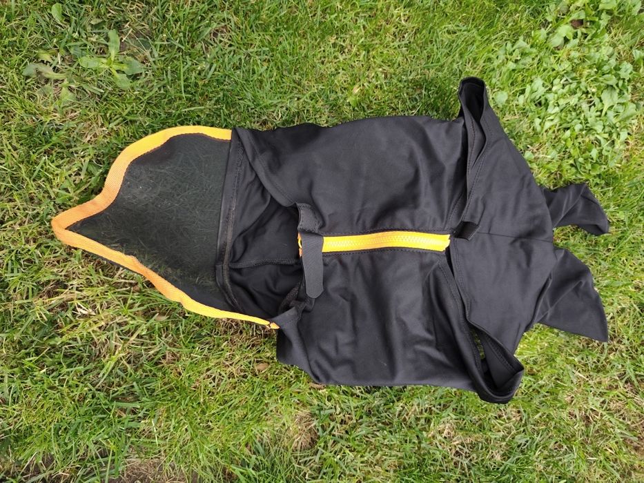 Dla konia maska UV , na owady