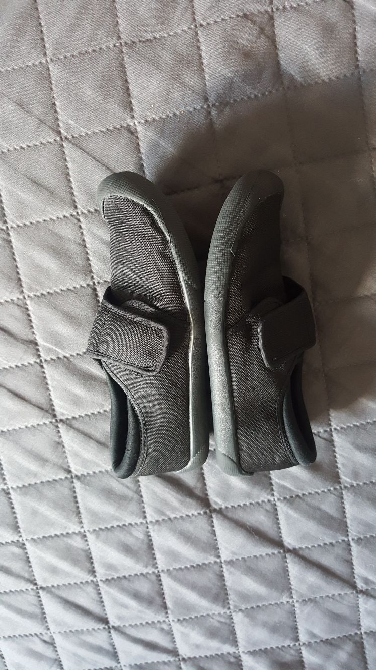 Clarks buty na rzep czarne jak nowe kapcie 28.5 dla dziewczynki