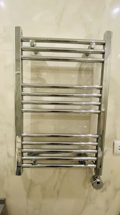 Toalheiro eletrico cromado 230v - 50Hz - Zeta Collection