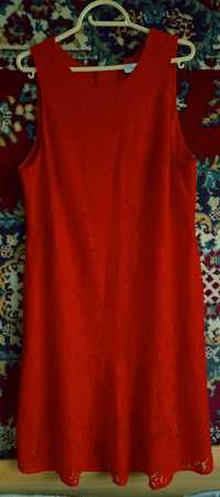 Гарна сукня червоного кольору