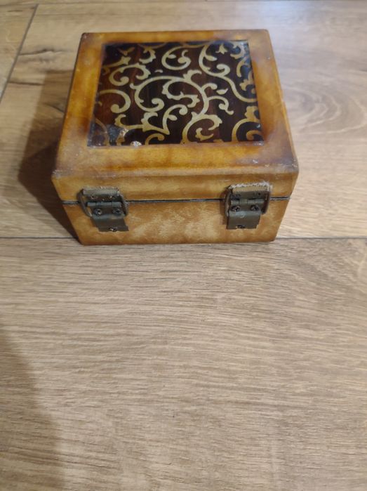 Pudełko szkatułka na biżuterię kosmetyki i drobiazgi z lusterkiem