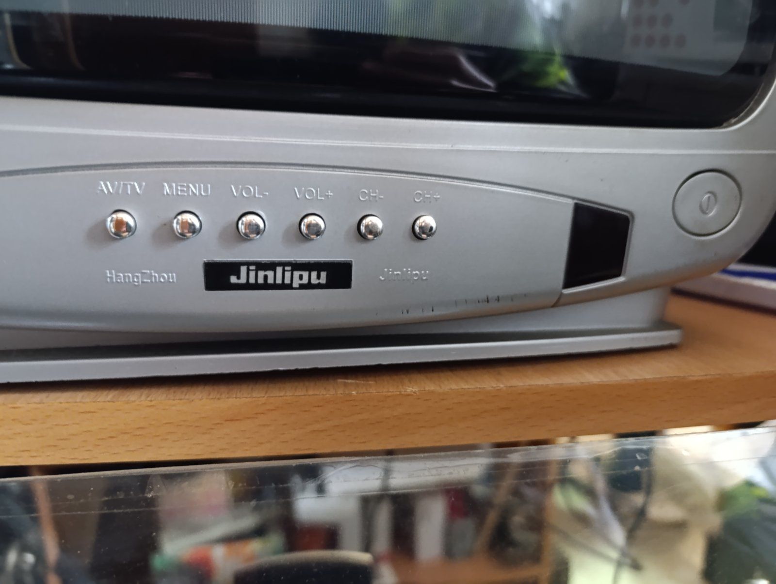 Телевізор Jinlipu 3728p