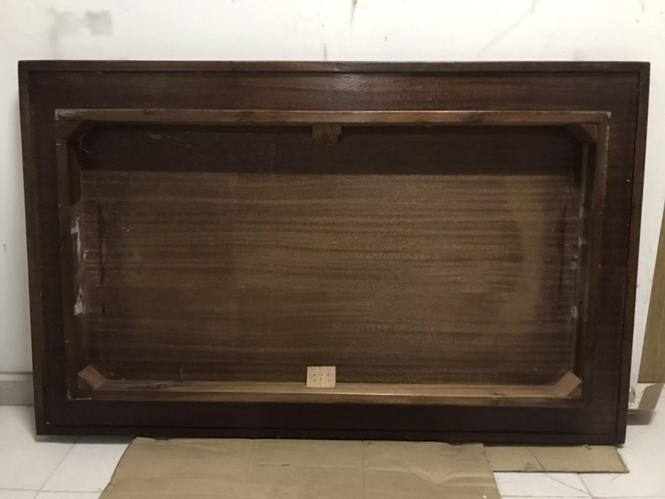 Mesa e cadeiras em madeira
